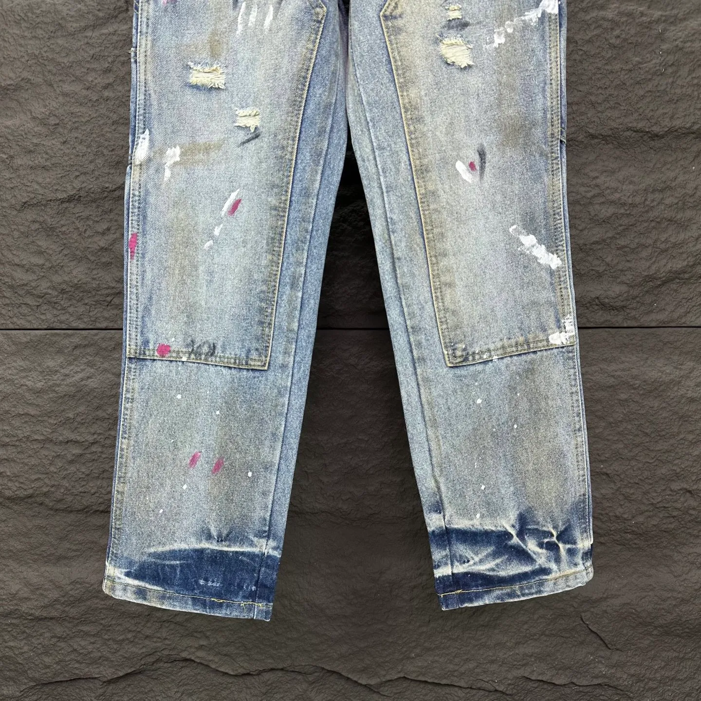 P260 GALLERY DEPT. 2025 new splash-ink hand-painted dirty distressed couple style loose washed jeans 🔥High version🔥High version🔥 Top ceiling quality Styles with different washed textures are very friendly to people with thin legs and thick legs. The straight version is very flattering to the leg shape. Moderate length that never goes out of style, easy to match with casually, basic styling for various styles, a must-have in the wardrobe! The fabric is stiff but also makes the upper body soft without losing texture. The washing process is even more perfect. It is a must-have item for everyone! ! ! Washed wheat, hang tag, pants label, three complete labels, color: blue, size: 28, 30, 32, 34, 36 (five sizes)